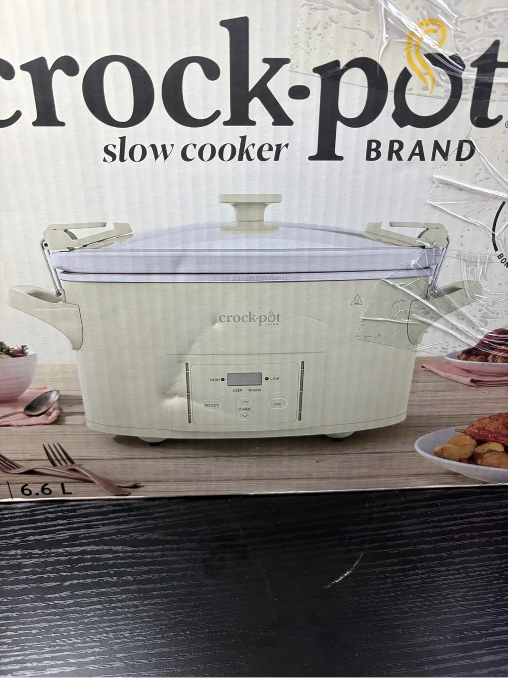 Crock-Pot 7 Qt Oval Slow Cooker - Cream “DAMAGED BOX” COOKER WASN’T AFFECTED
